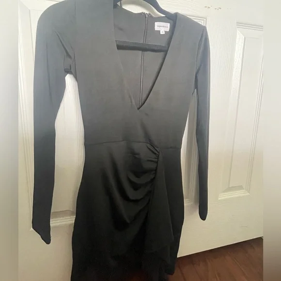 Superdown Martyna deep v dress - Picture 2 of 4